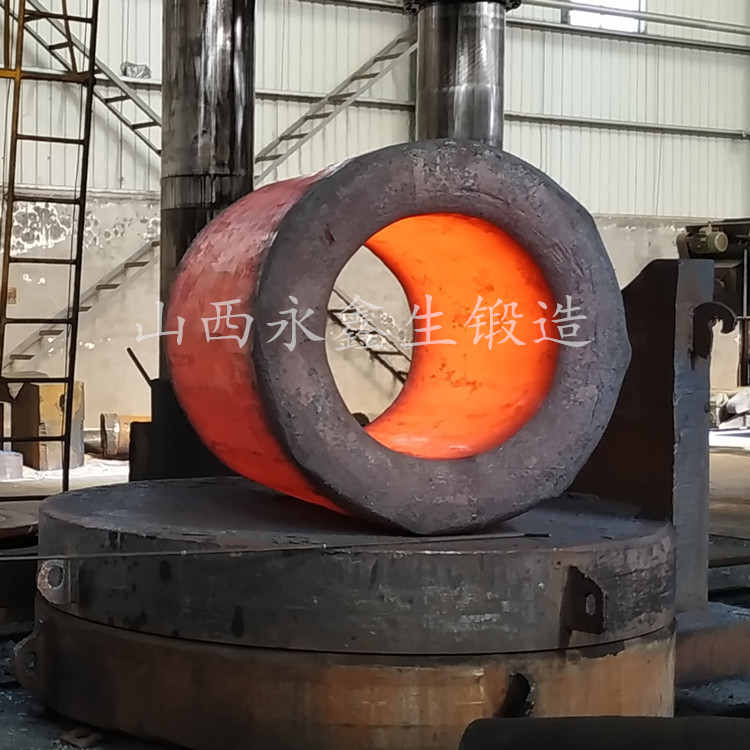 如何加工油壓機(jī)缸體鍛件？